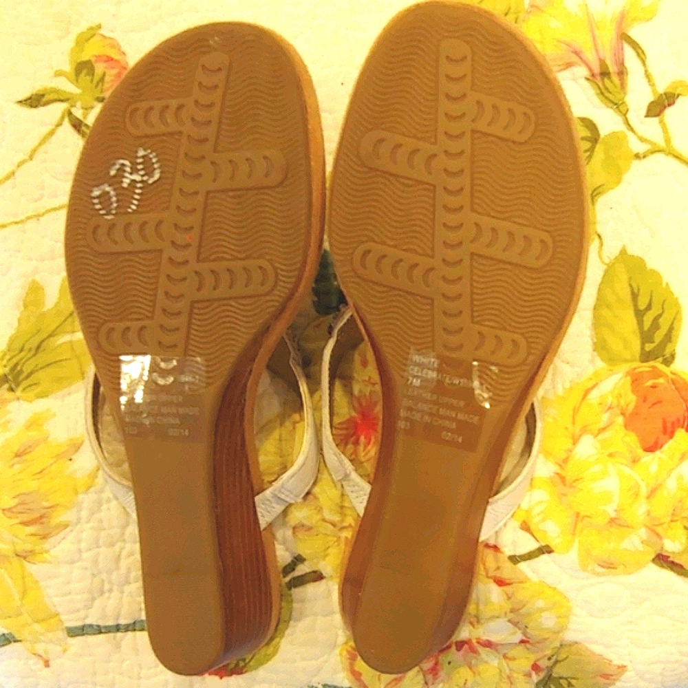 Cynthia Rowley Display model Wedge Sandal - Picture 3 of 4